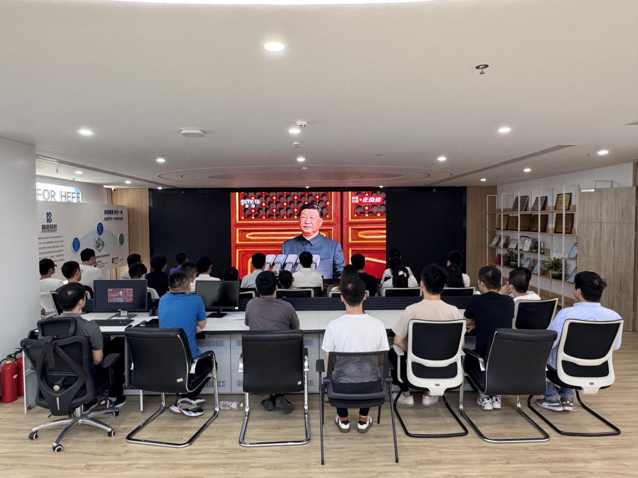 2001908384244776960.png 阅兵1.png